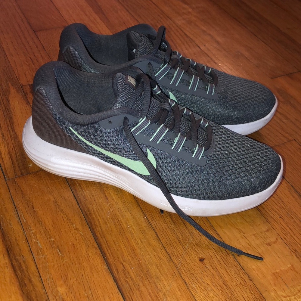 Nike Lunar Converge tennis shoe